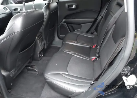 2018 Jeep Compass Latitude 4X4 z USA, uszkodzony, nr VIN 3C4NJDBB1JT434733